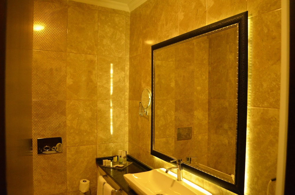 ASRIN PARK HOTEL & SPA 52/53