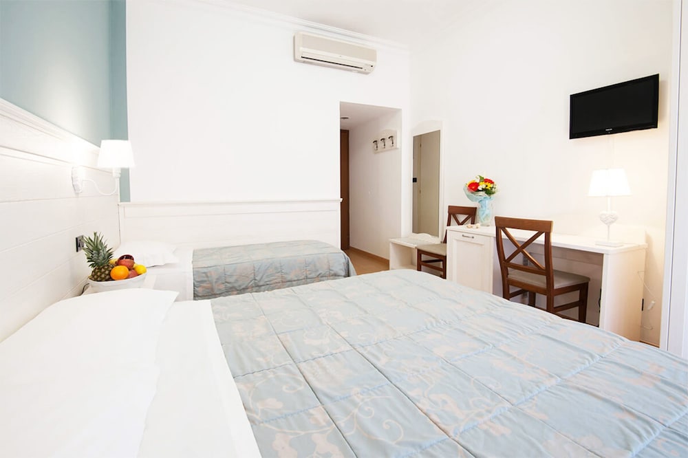 Hotel La Camogliese 23/48