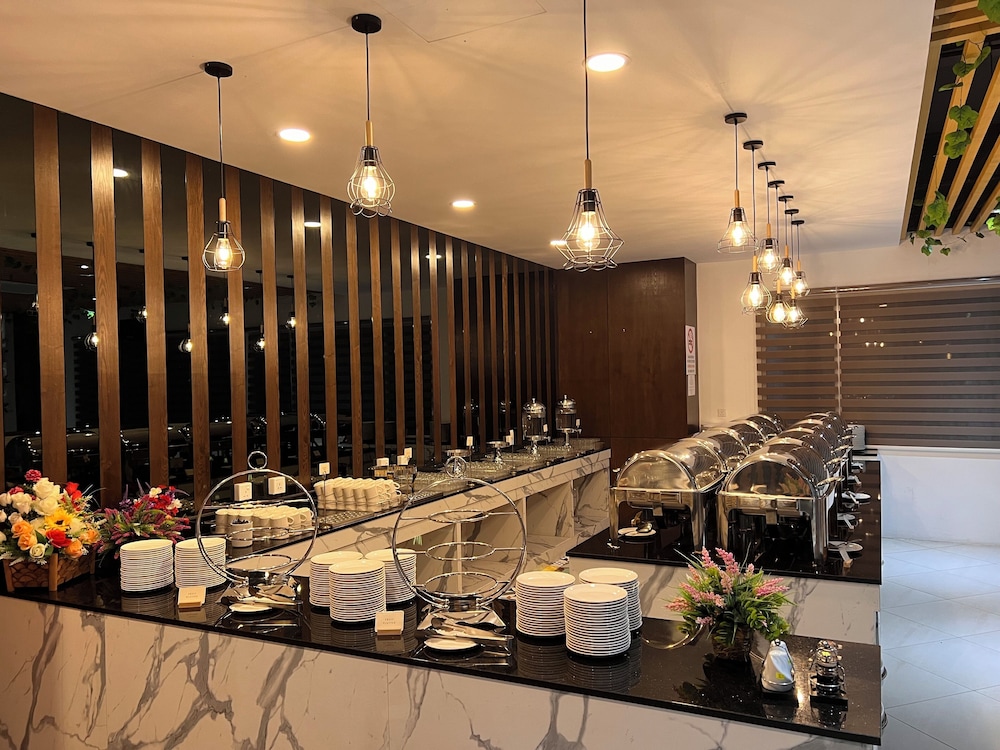 D Arc Hotel 35/50