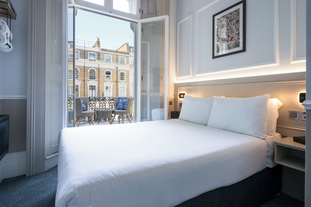 WHITELEAF HOTEL 9/50