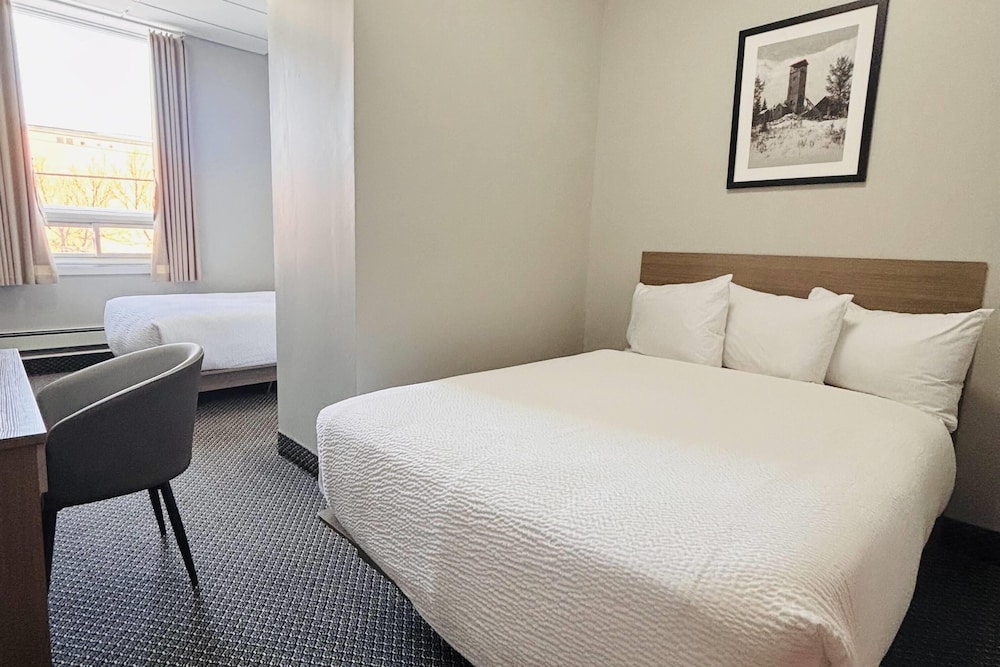Ramada by Wyndham Kirkland Lake 9/48