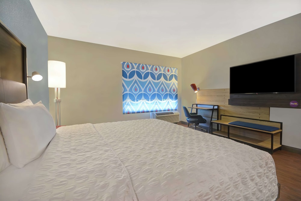 ROOM, KING BED