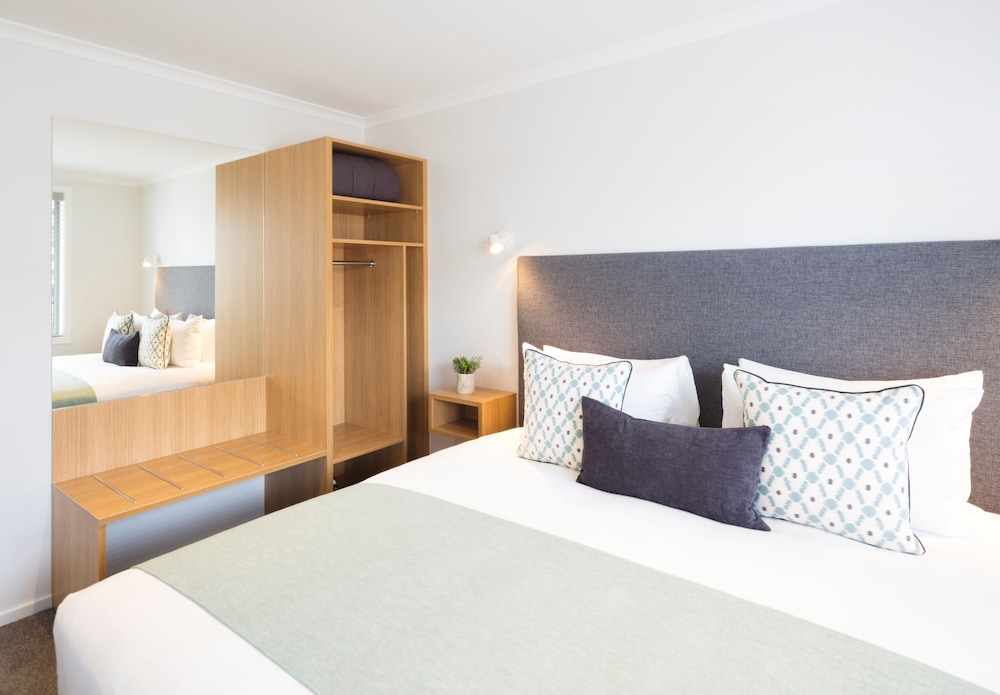 DELUXE, STUDIO, KING BED