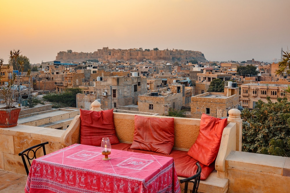 Vista Rooms at Patwa Haveli Road 52/63