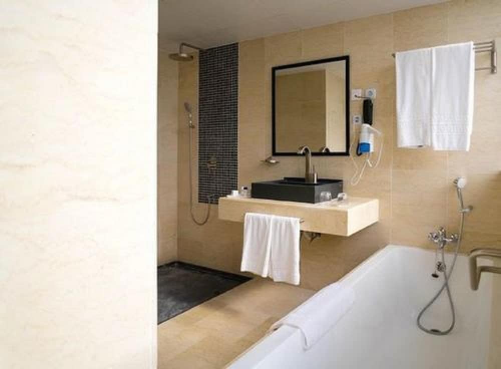 Hotel Adef 26/28