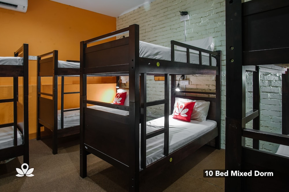 The Explorers Guesthouse and Hostel 50/60