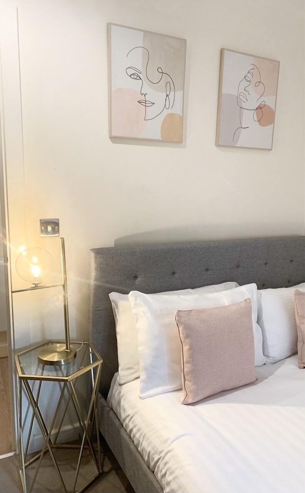 Morland House 12/50