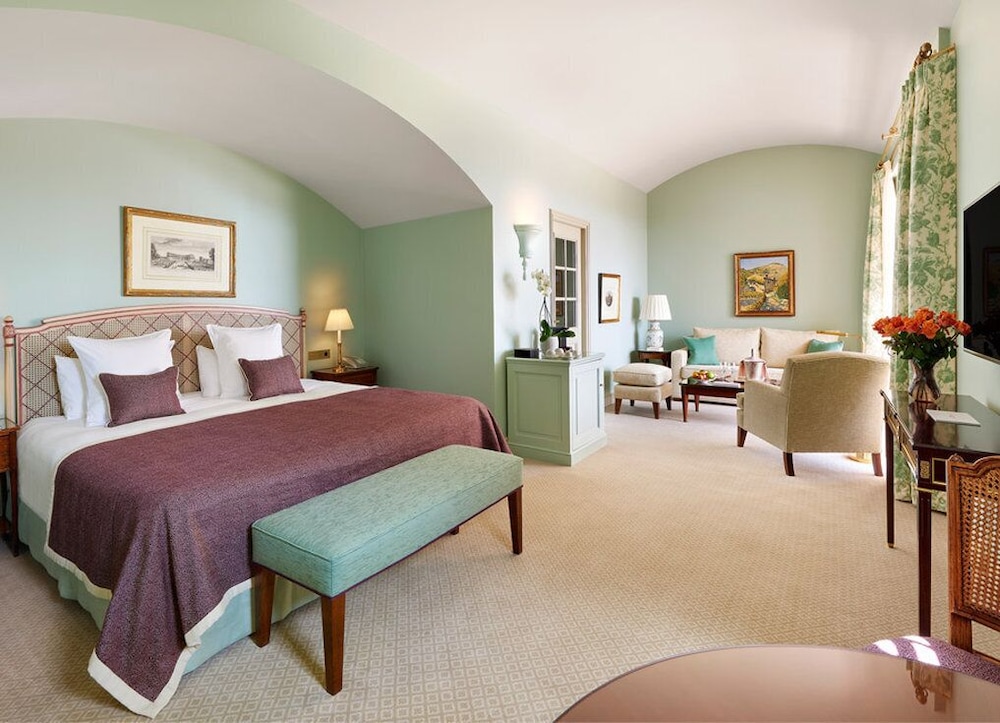 Junior Suite, Superior, King Bed 3/5