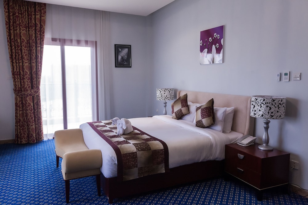 Red Castle Hotel 12/50