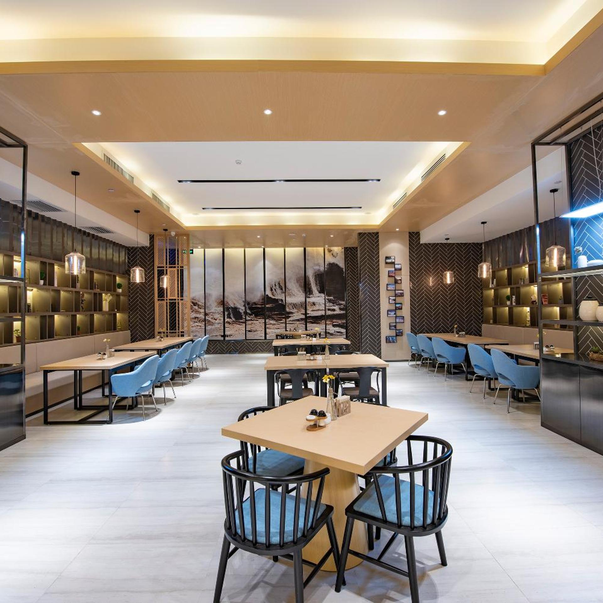 Atour Hotel (Xi an North High-speed Railway Station) 38/43