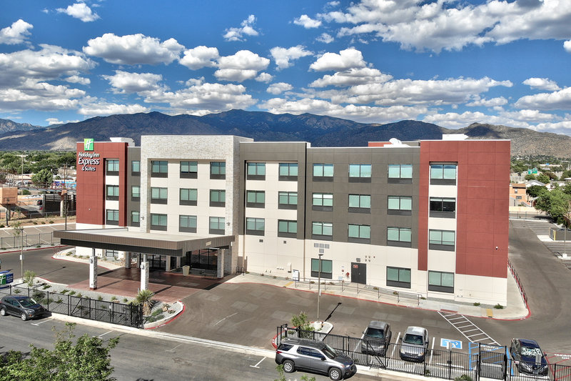Holiday Inn Express & Suites Albuquerque East 2/34