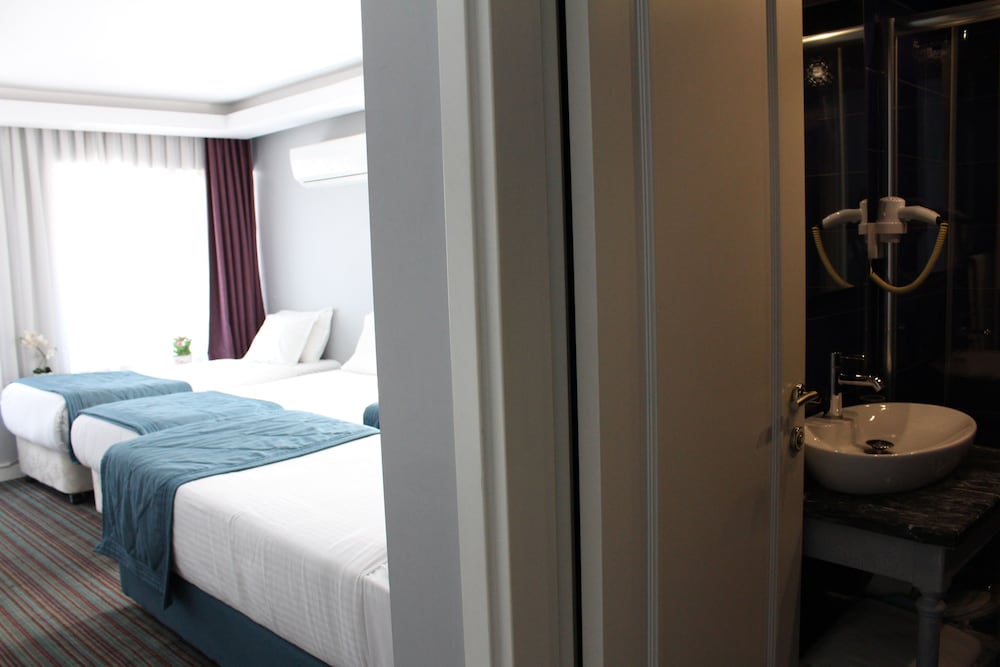 Santa Lucia Hotel 36/50