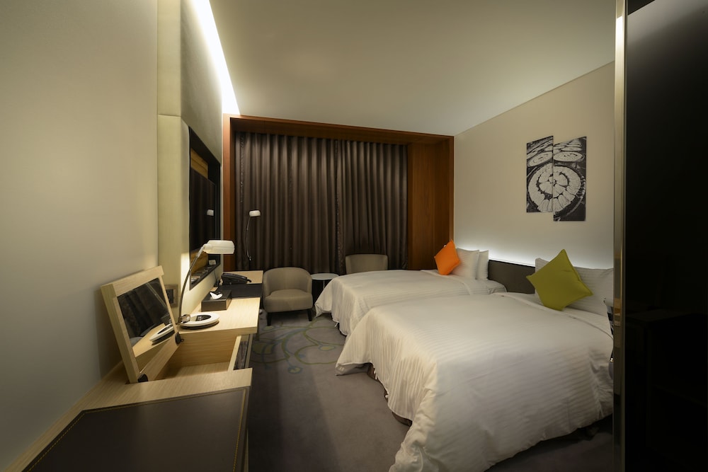 Golden Tulip Glory Fine Hotel 12/60