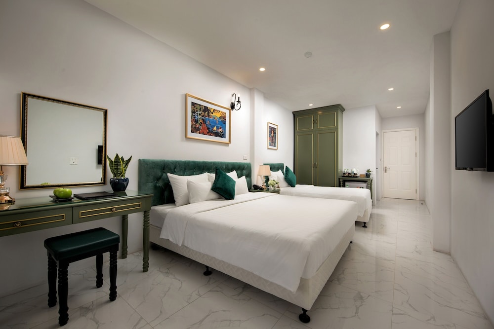 جناح عائلي بسريرين منفصلين وسرير كينج بإطلالة على المدينة بشرفة، Hanoi Gatsby Hotel 2/3
