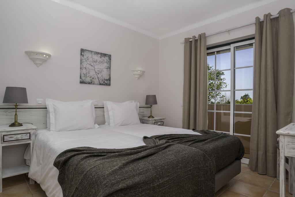 4 Bedrooms, Villa