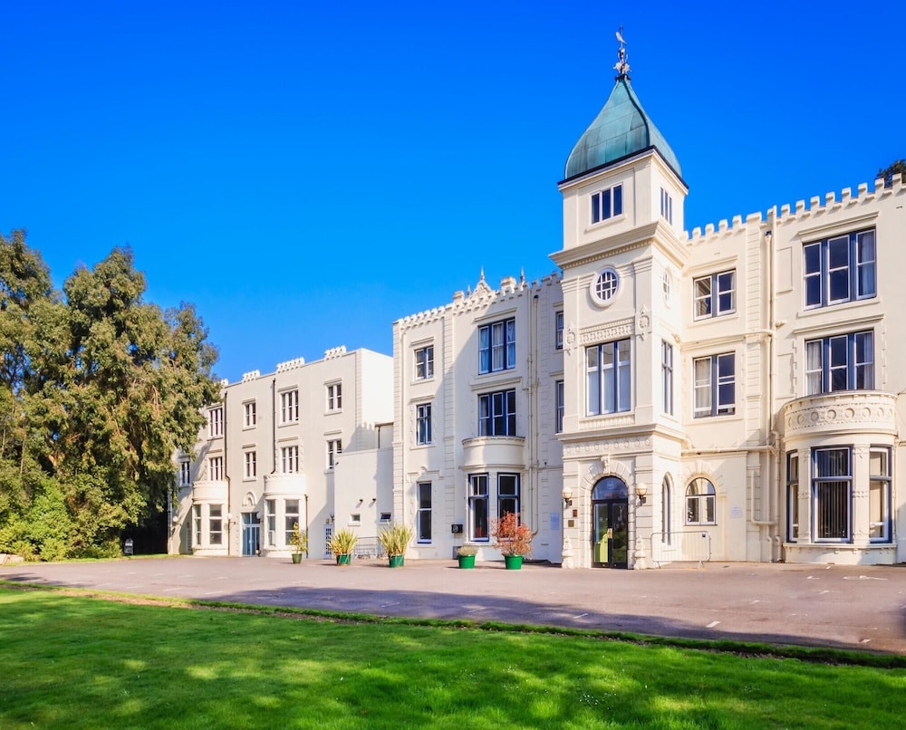 Botleigh Grange Hotel 31/34