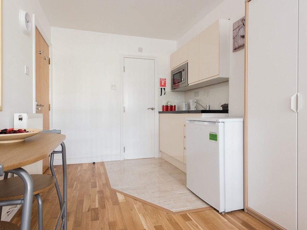Canary Wharf Studios 2/50