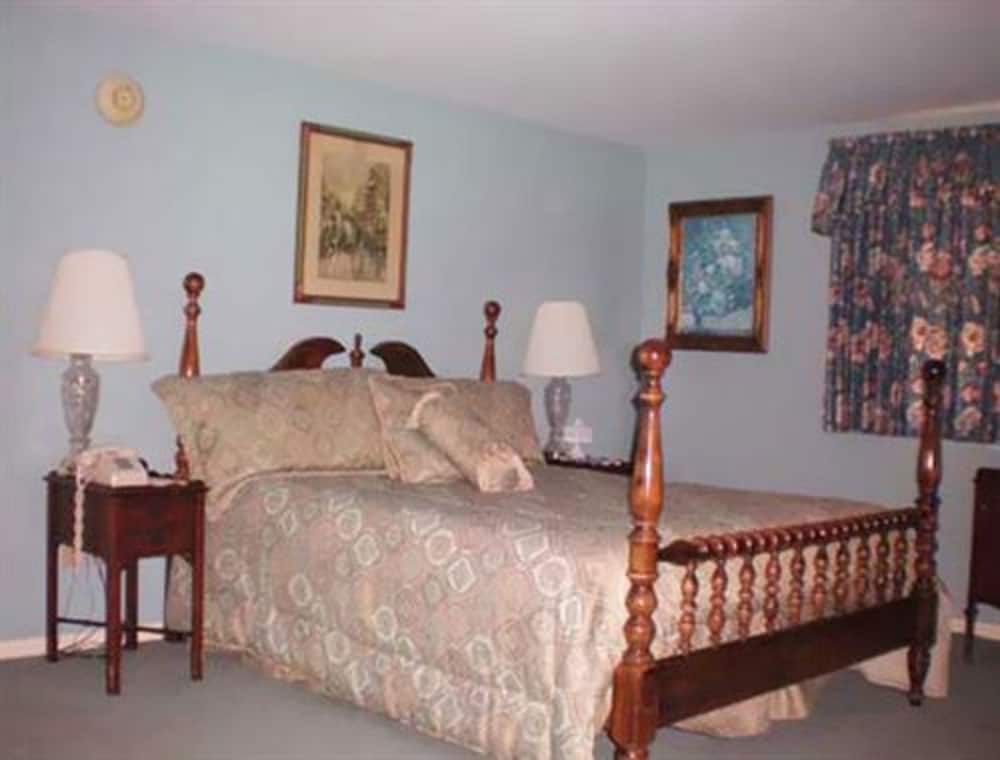Montague Inn 22/73