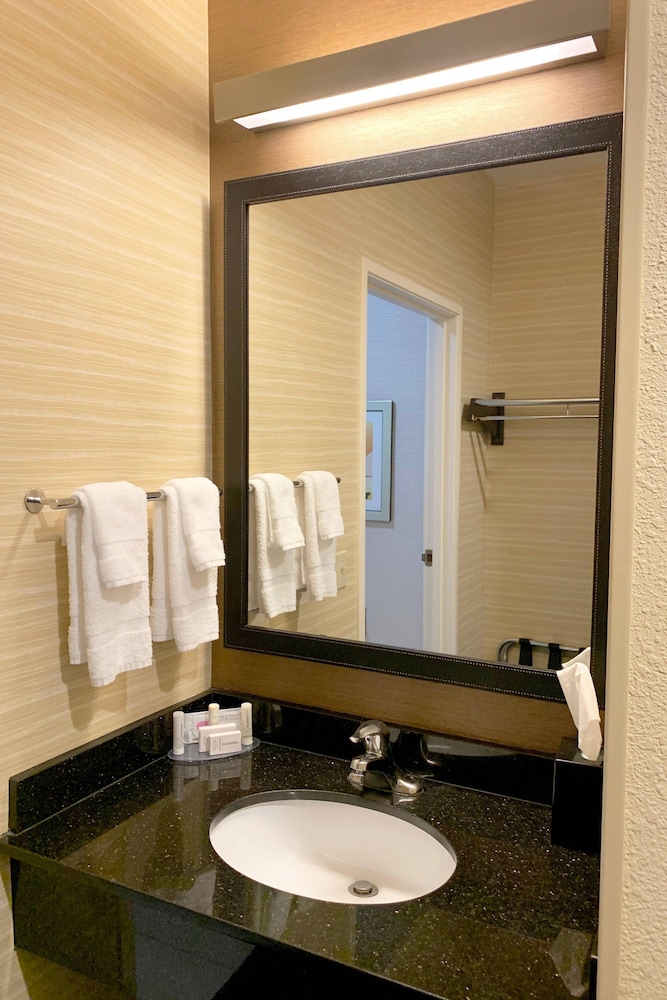 Fairfield Inn Suites Denver Tech Center South 13/33