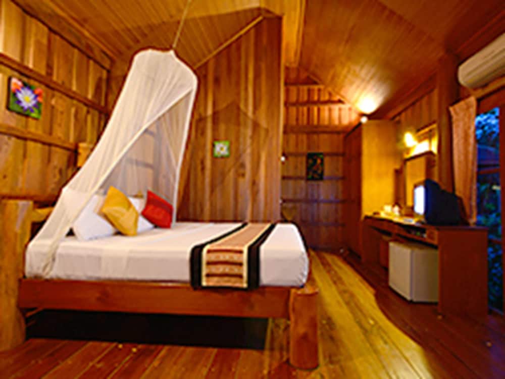 Thiw Son Beach Resort 33/70