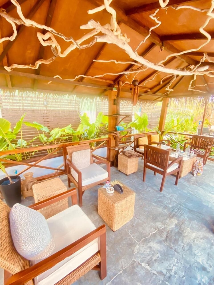 Himeyn Beach Inn - Ocho Homes by Eight Continents 20/27