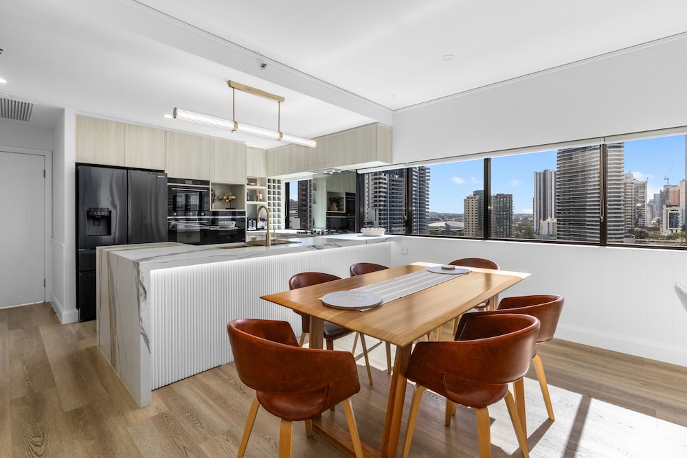 Ultra Broadbeach 57/72