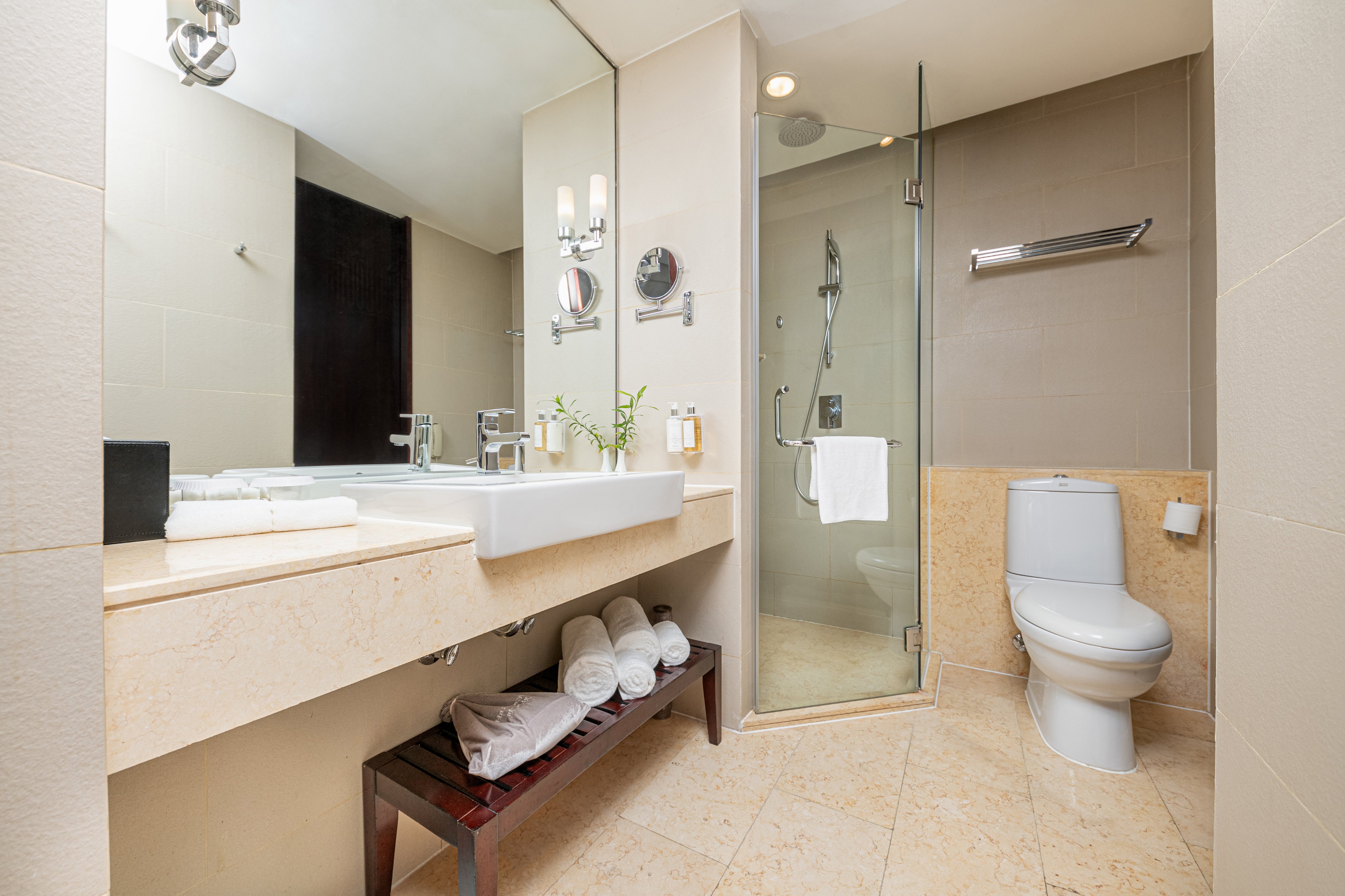HOLIDAY INN BEIJING DESHENGMEN 48/50