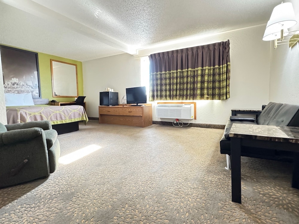 Super 8 by Wyndham Mokena/Frankfort /I-80 24/27
