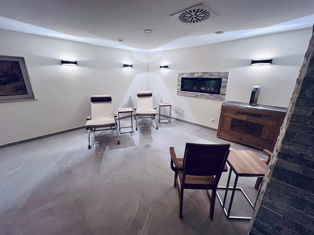 Hotel & Restaurant Goldener Pflug 54/77