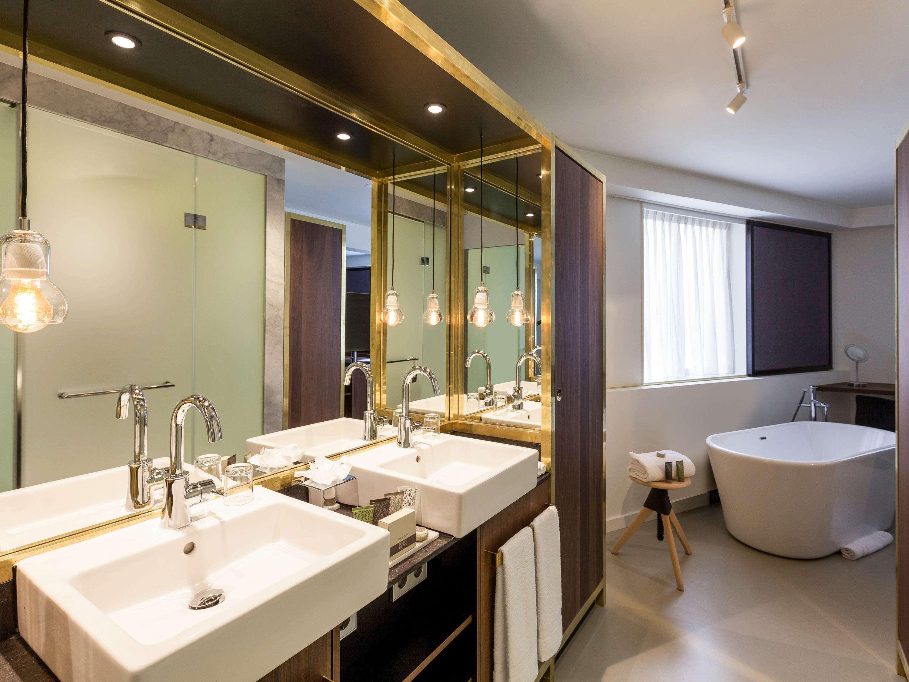 DELUXE, SUITE, KING BED, LIVING AREA