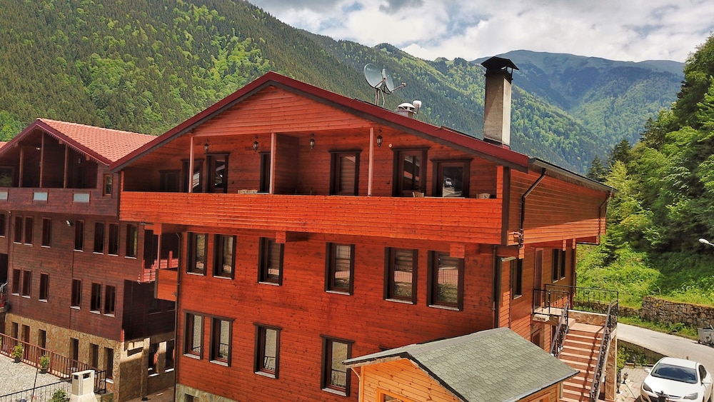 Scala Hotel 3/48