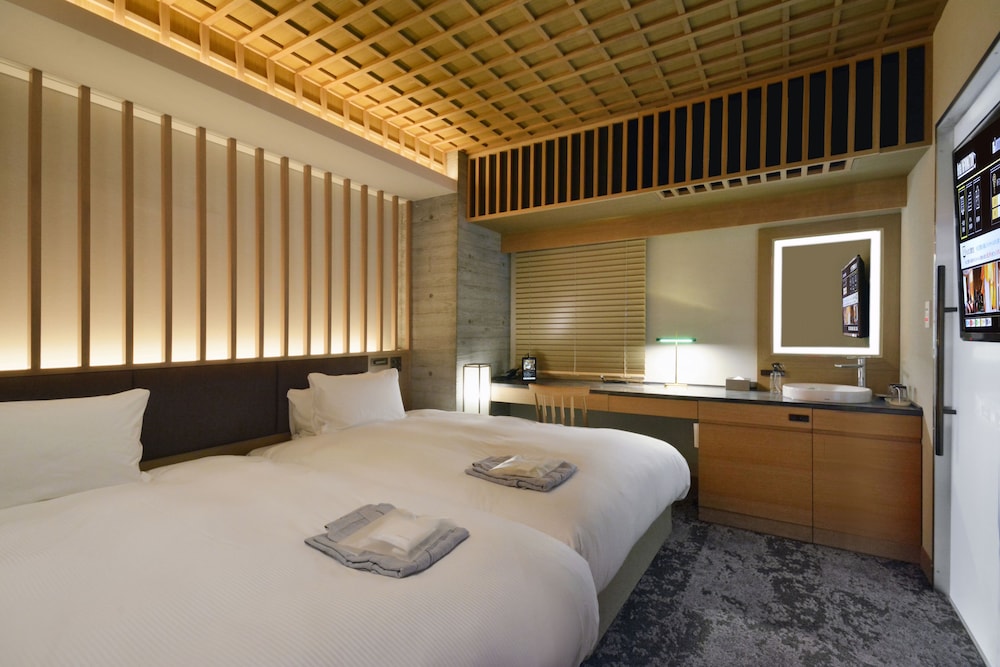 DELUXE, DOUBLE BED