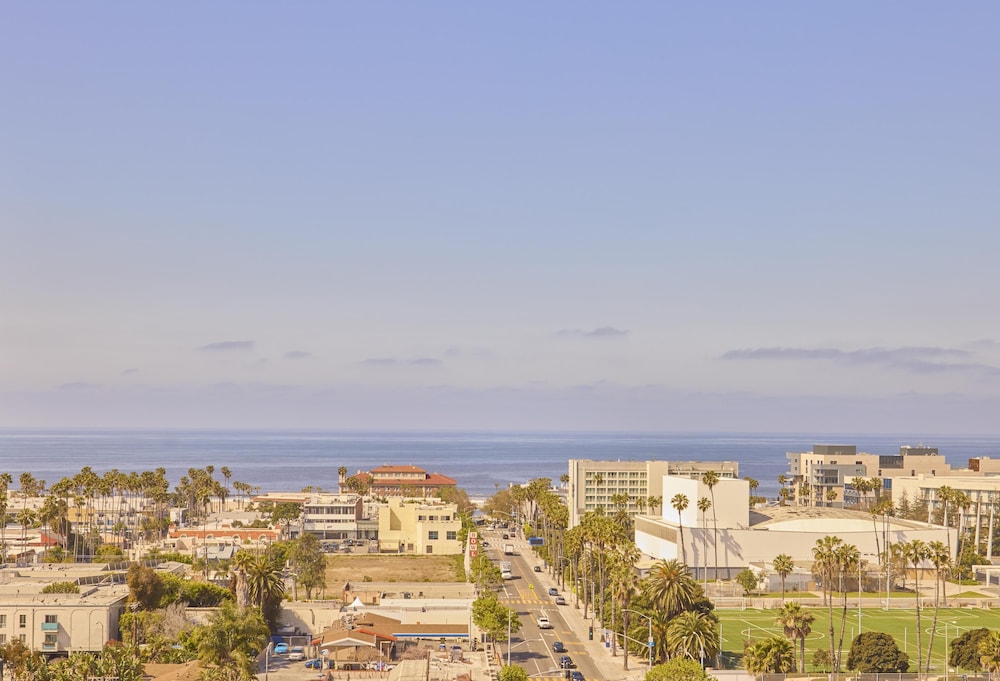 Hyatt Centric Delfina Santa Monica 62/65