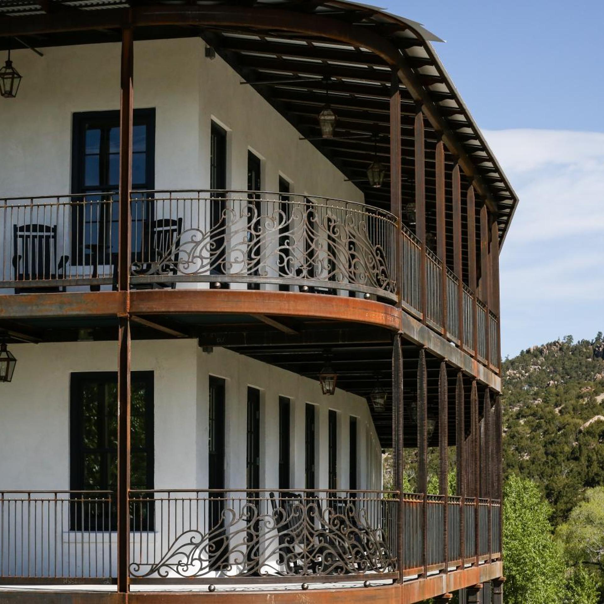 Surf Hotel & Chateau 4/50
