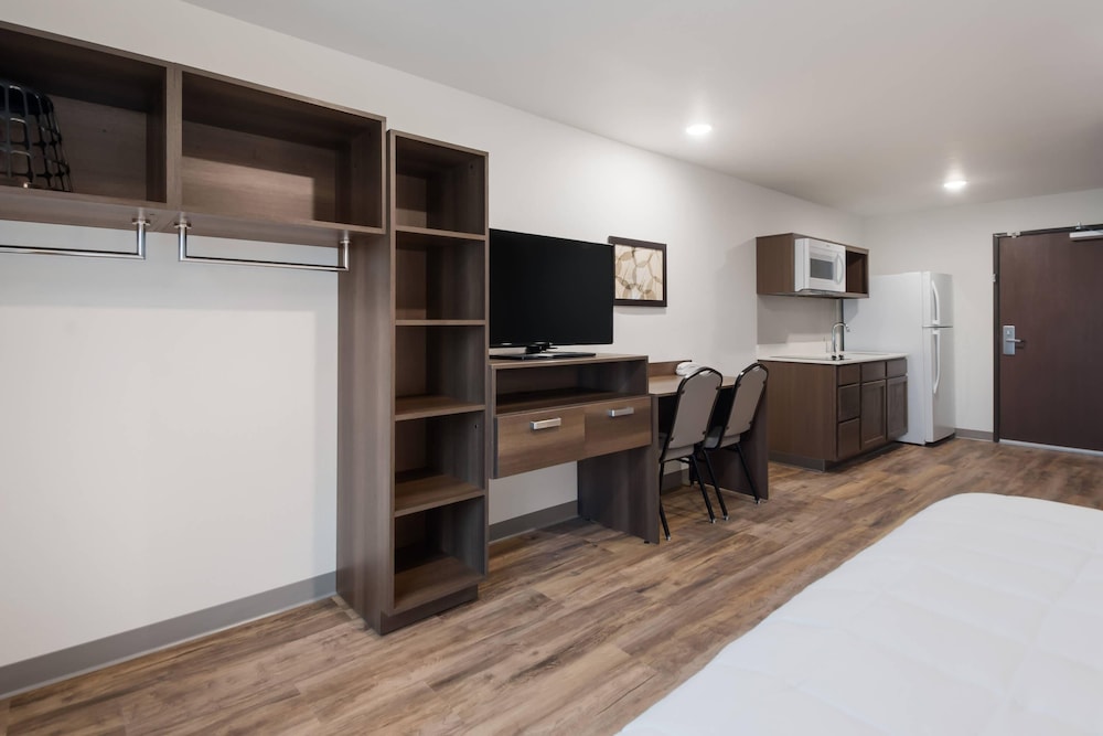 WoodSpring Suites Tampa Airport North Veterans Expressway 27/40