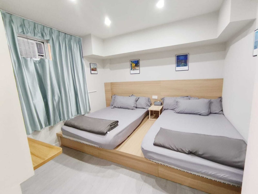 DELUXE, TWIN BEDS
