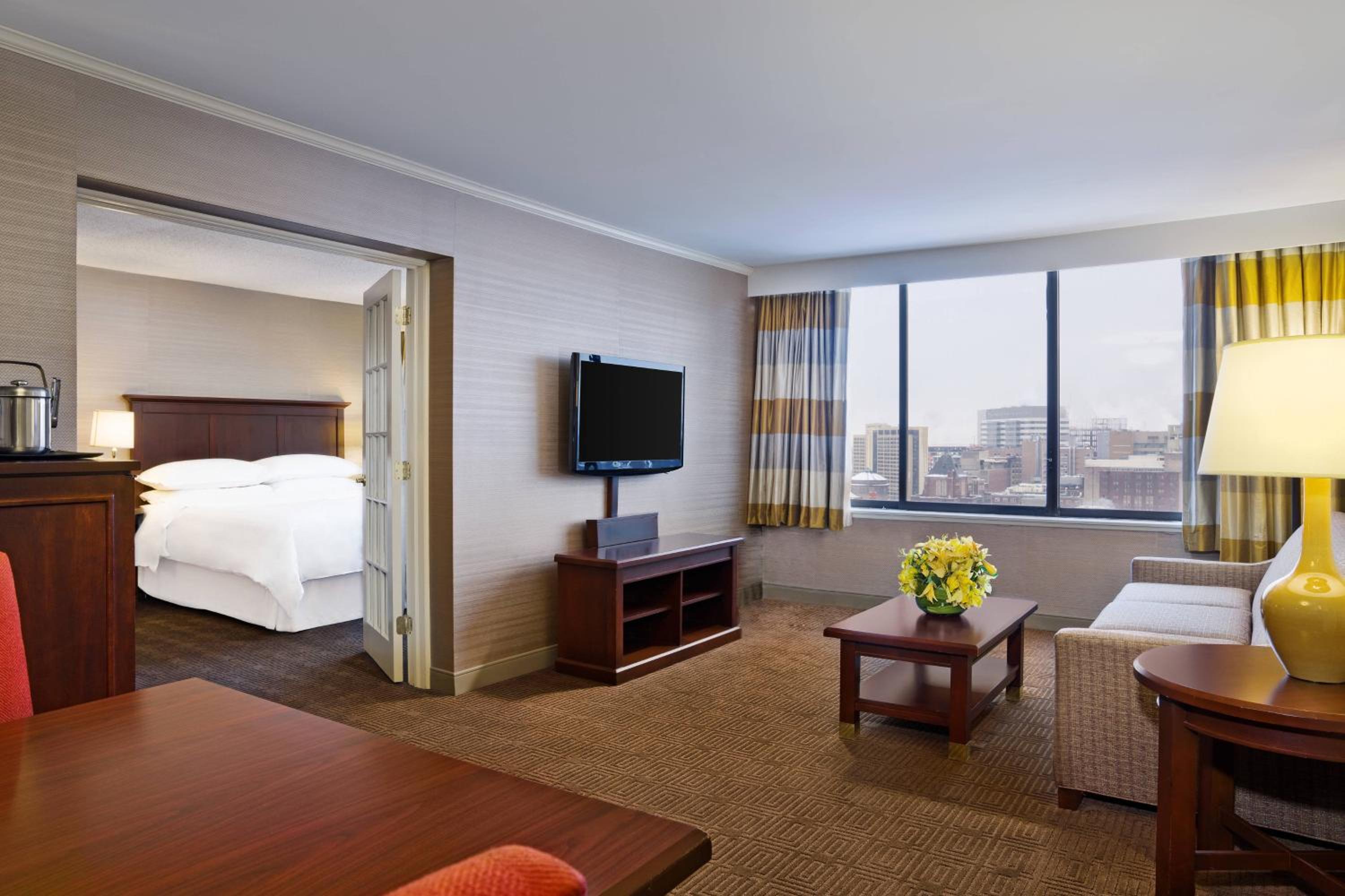 Suite, King Bed, Sofa