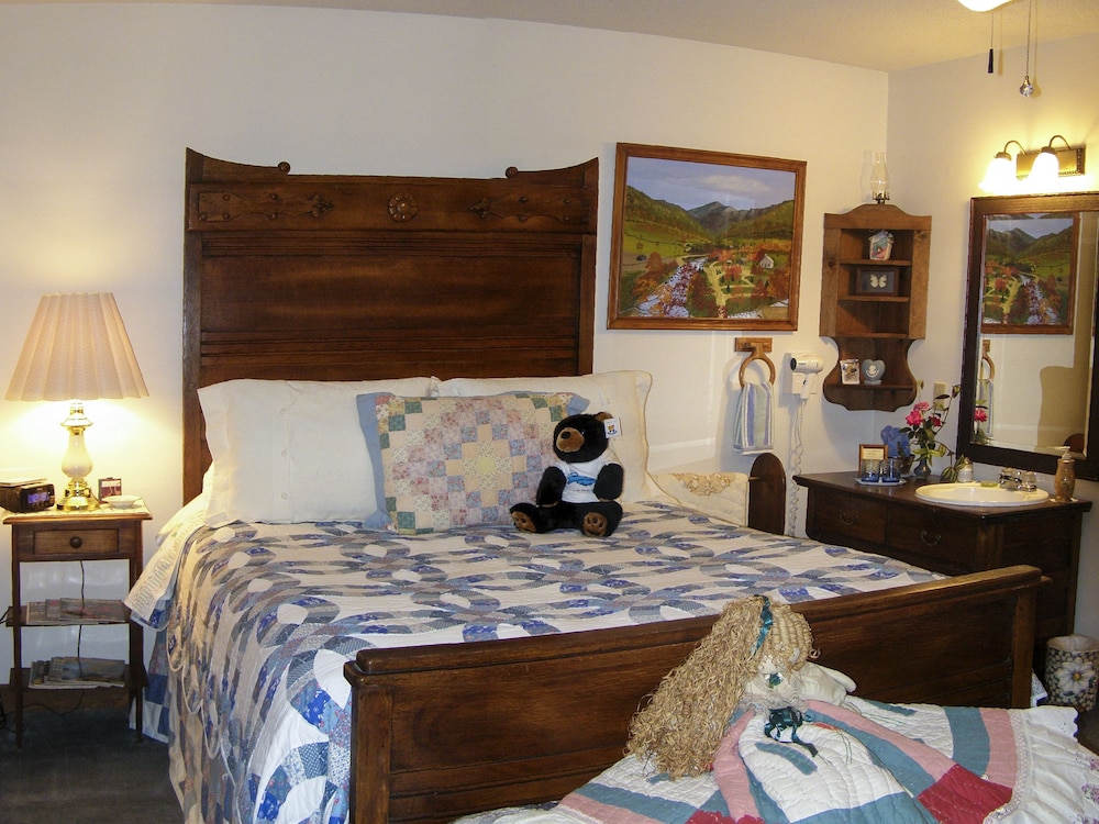 Blue Mountain Mist Country Inn 11/63