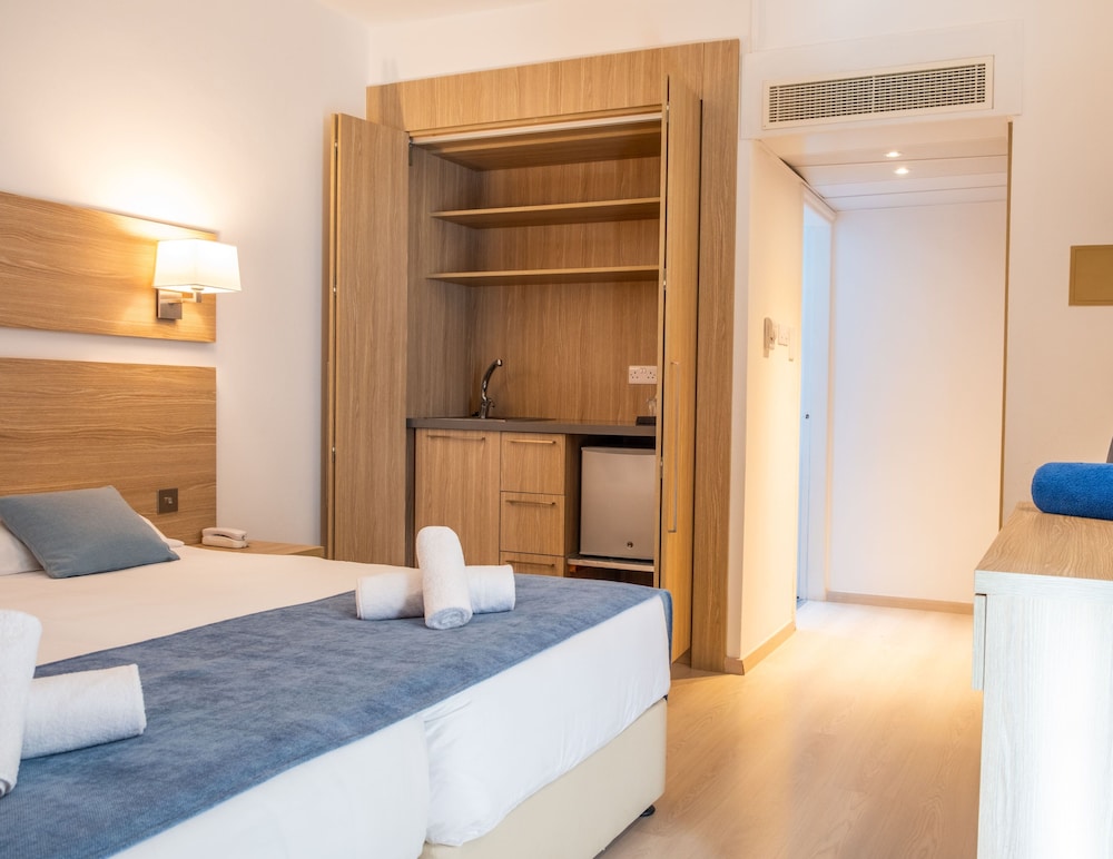 Kapetanios Bay Hotel 12/49