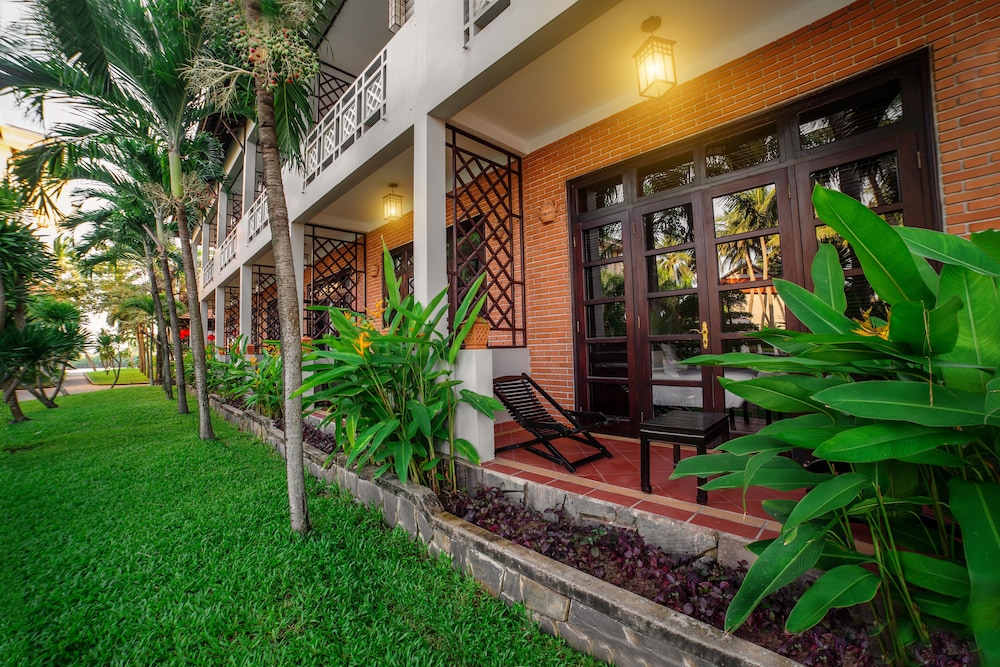 Hoi An Beach Resort 8/70