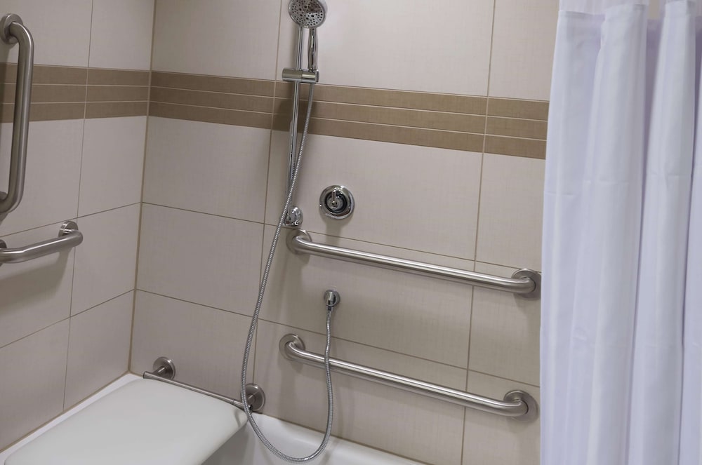 Hilton Garden Inn Alexandria Old Town National Harbor 8/52