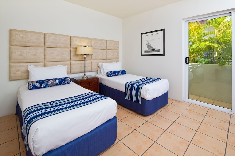 Coral Sea Marina Resort 34/87