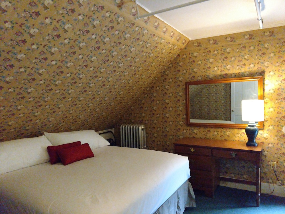 Thayers Inn 18/68