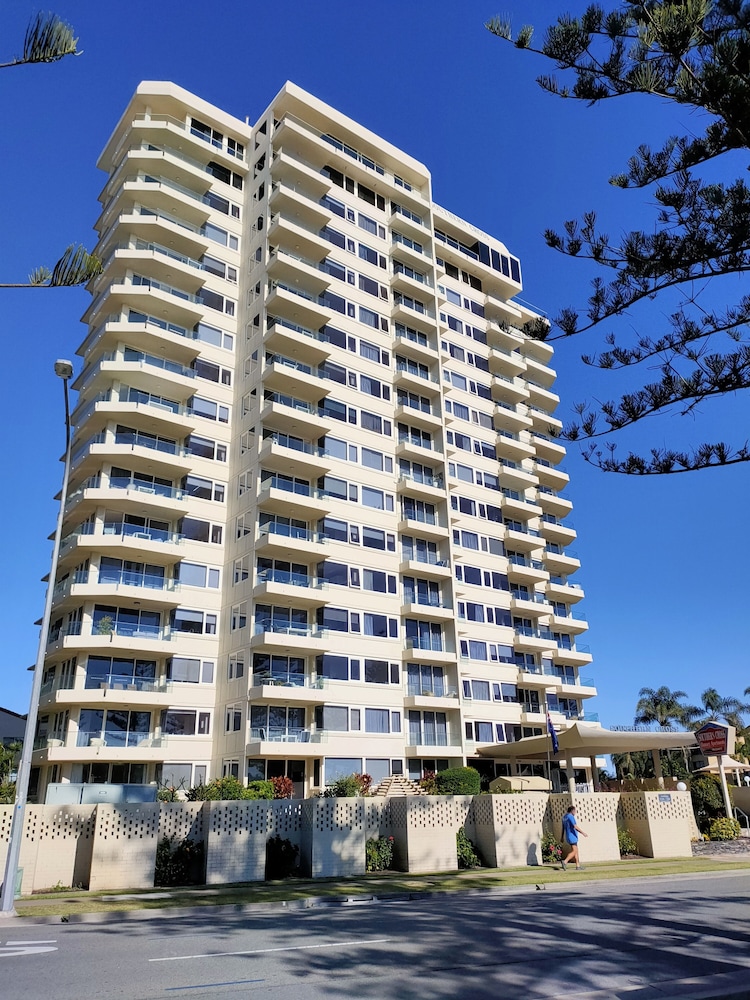 Southern Cross Apartments 6/70