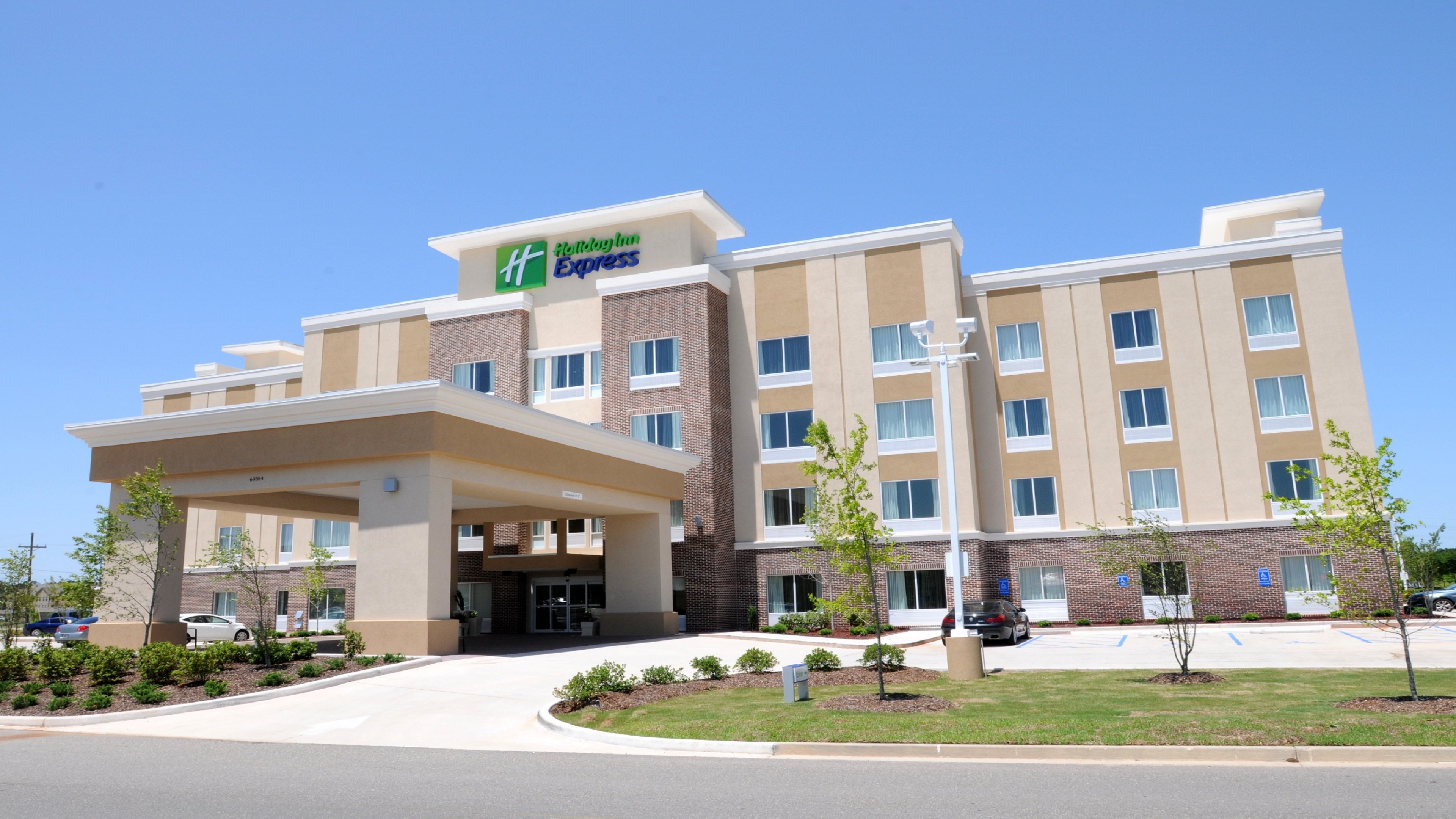HOLIDAY INN EXPRESS COVINGTON MADISONVILLE 4/49