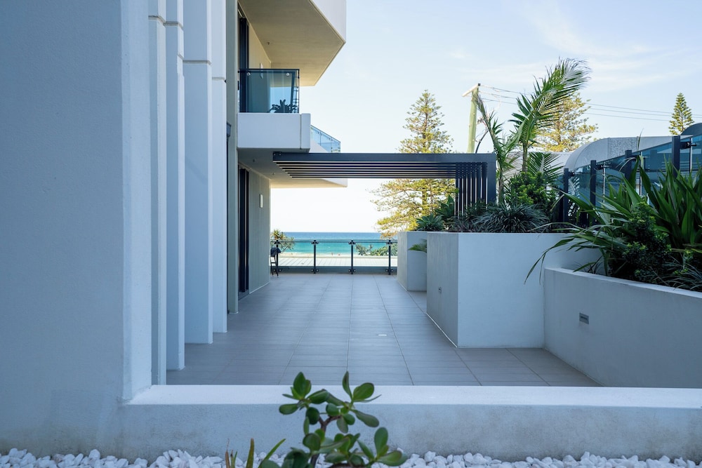 Iconic Kirra Beach Resort 7/72