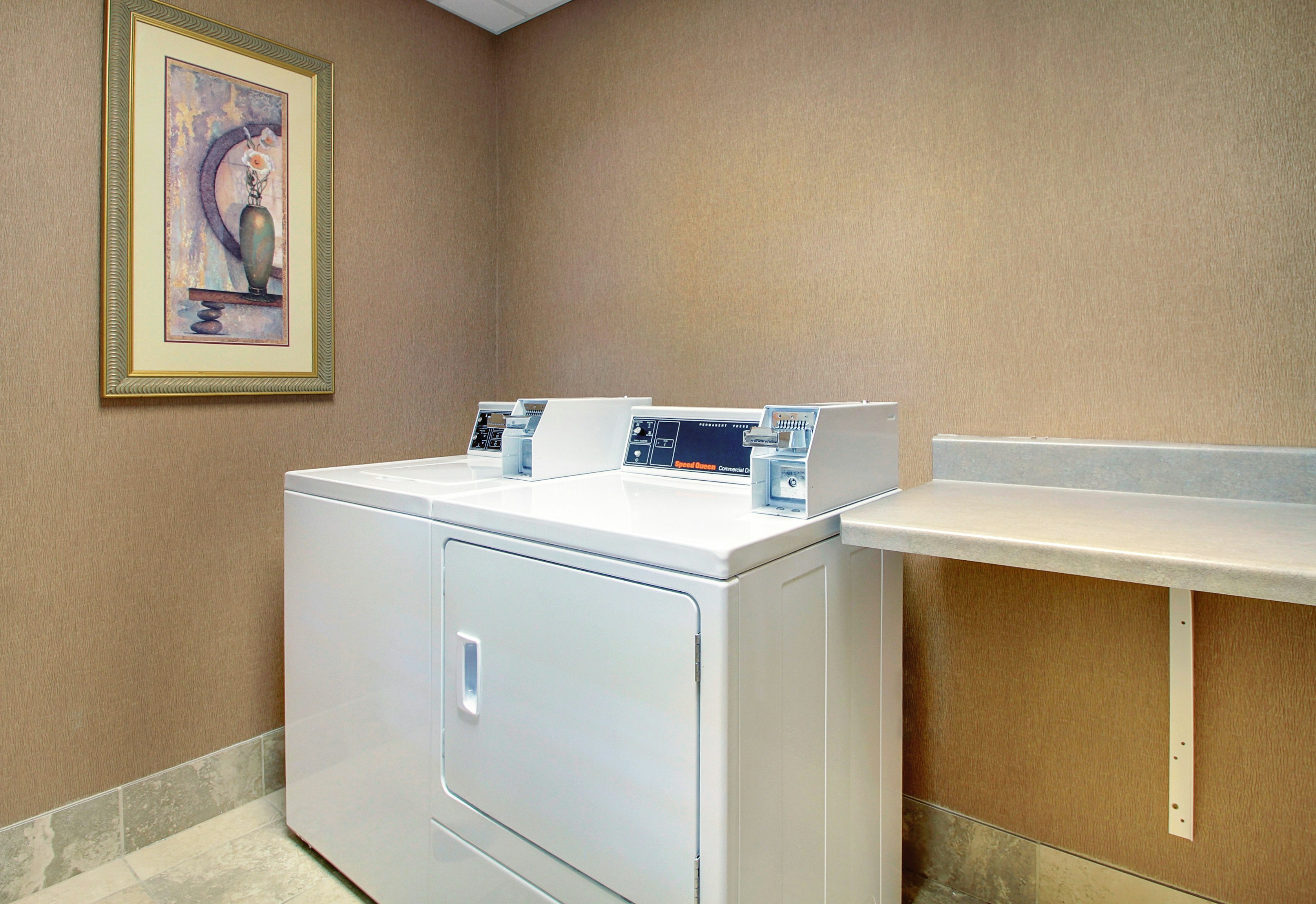 Hampton Inn & Suites West Bend 5/48