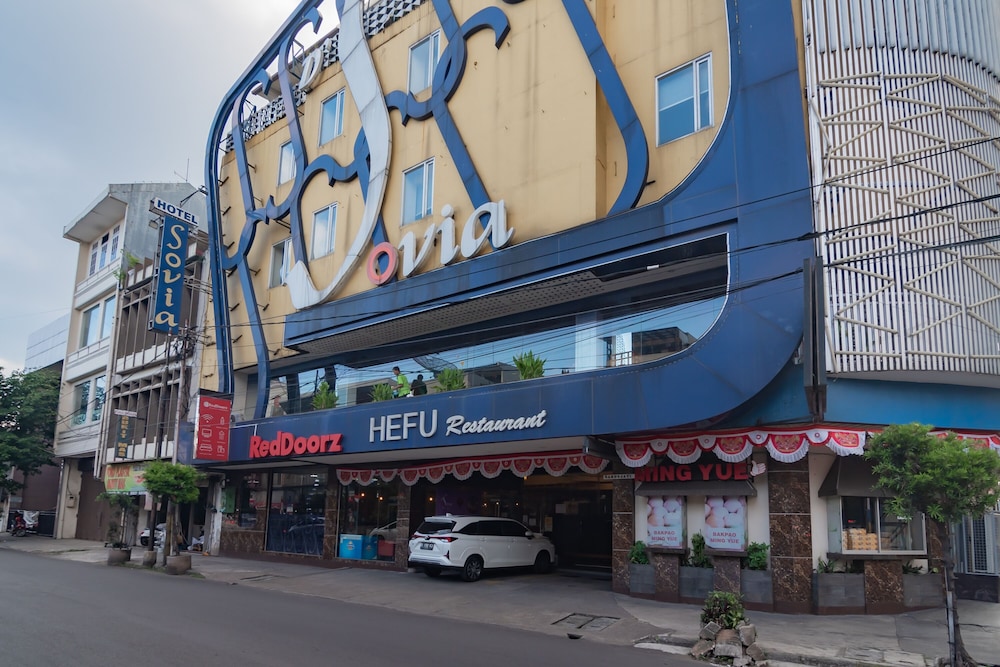 RedDoorz Premium Near Bandung Station 55/63