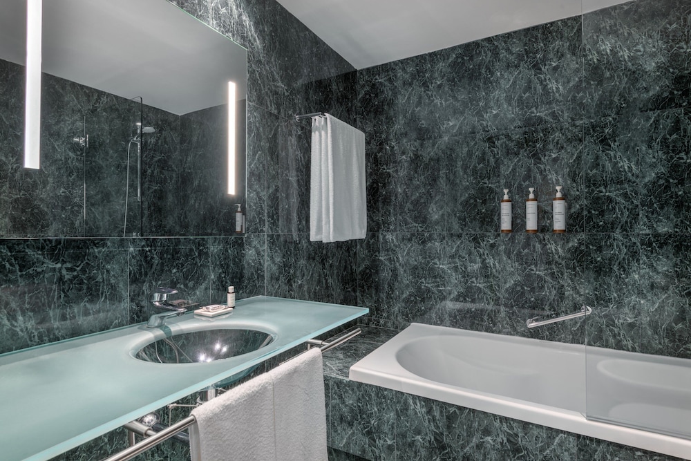Ac Hotel By Marriott Zamora 50/50