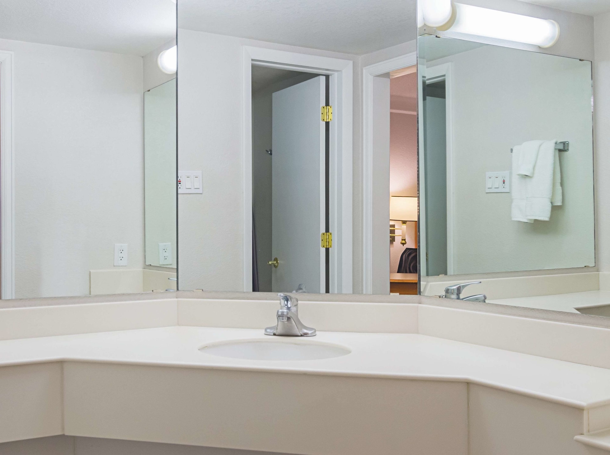 جناح بسرير كينج، Ramada by Wyndham Westminster Denver 8/8
